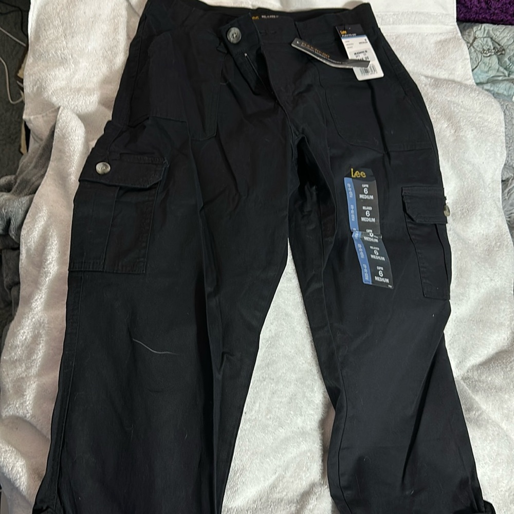 Black nwt cargo capris